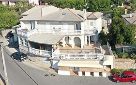 Apartments And Room Suza